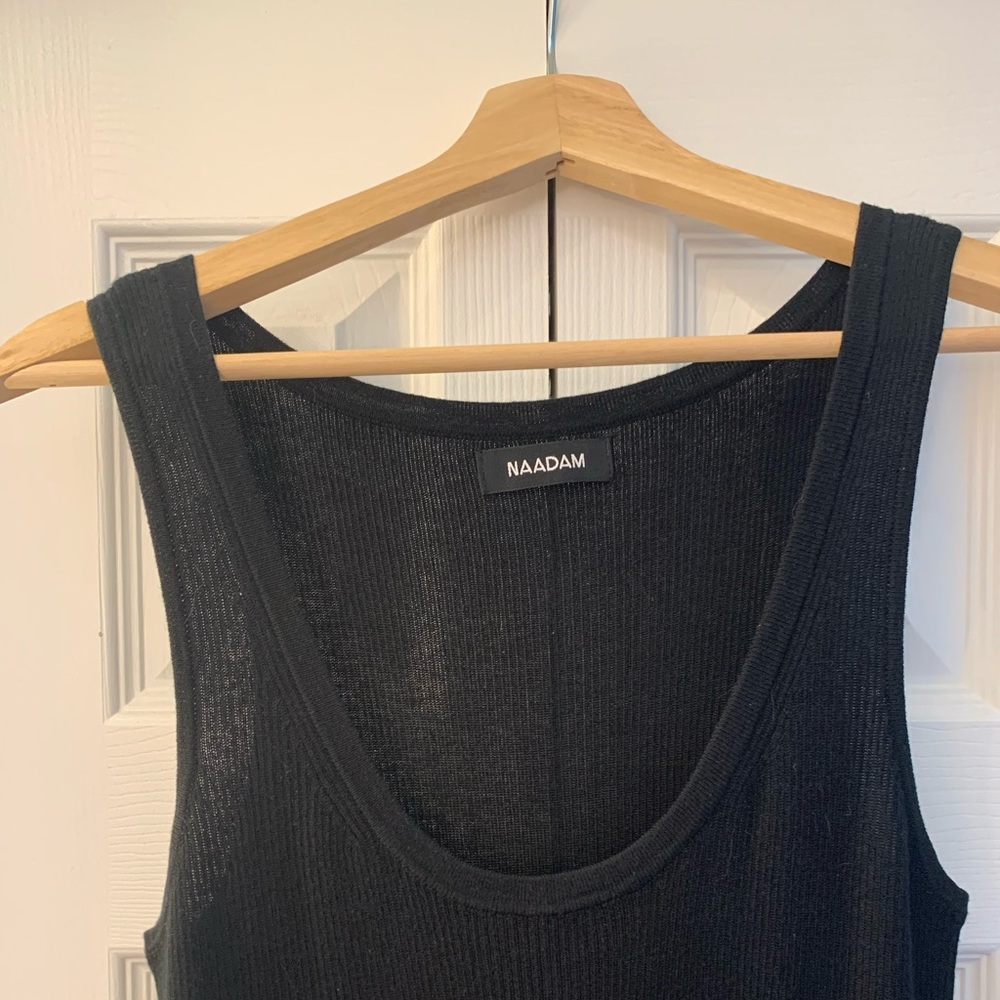 Scoop neck black midi dress